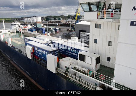 Aberdeen, Aberdeenshire, Scotland, UK. Fret Fret en ferry avec le port à bord de camions de transport Shetland Lerwick pour Banque D'Images