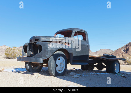 Camion abandonné dans la ville fantôme de Rhyolite NEVADA USA Banque D'Images