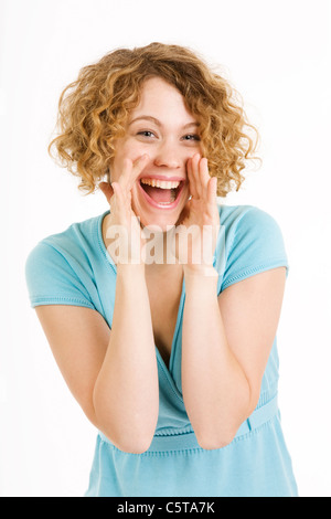 Jeune femme criant, portrait Banque D'Images