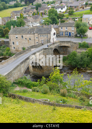 1 e année historique en pierre voûtée figurant deux pont routier sur la Rivière Tees à Barnard Castle County Durham construit 1569 Banque D'Images