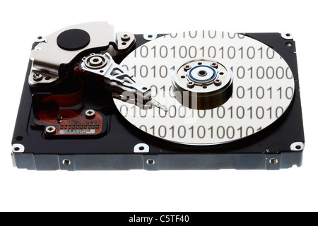 Disque dur de l'ordinateur, ouvert, l'écriture/lecture tête et disque dur. Numéros de code binaire sont une réflexion sur le disque dur. Symbole. Banque D'Images