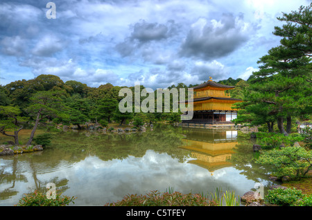 Temple du pavillon d'or, connu sous le Kinkaku-ji, un temple bouddhiste et un site du patrimoine mondial à Kyoto, au Japon. Banque D'Images