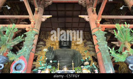 La statue du Grand Bouddha, Todaiji dans un site du patrimoine mondial à Nara, au Japon. Banque D'Images