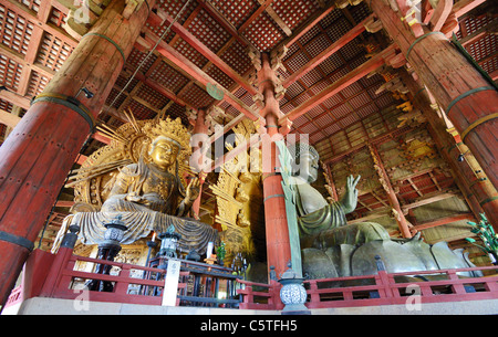 La statue du Grand Bouddha, Todaiji dans un site du patrimoine mondial à Nara, au Japon. Banque D'Images