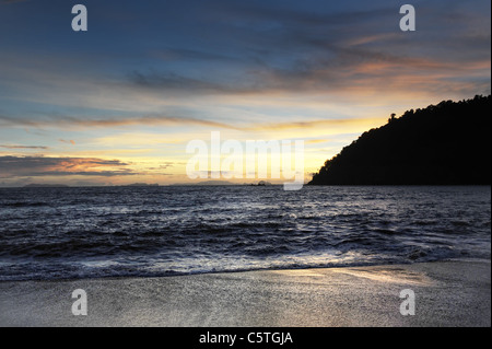 Coucher du soleil tropical dans le sud de la Thaïlande Banque D'Images