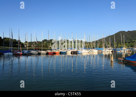 Allemagne, Berlin, voir des bateaux dans le lac tegernsee Banque D'Images