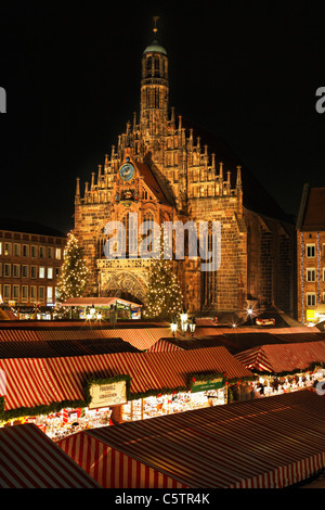 L'Allemagne, la Bavière, la Franconie, la Frauenkirche, Nuremberg, vue de Christkindlmarkt Banque D'Images