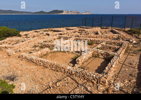 Ibiza, Baléares, Espagne - Sa Caleta, site archéologique de règlement punique. Poblat fenici, phénicien pueblo village sur l'autre. Banque D'Images