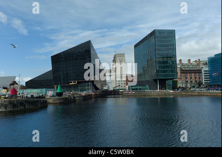 L'île de Mann immeuble Museum de Liverpool et Les Trois Grâces de l'Albert Dock Liverpool Angleterre Banque D'Images