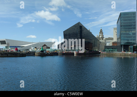 L'île de Mann immeuble Museum de Liverpool et Les Trois Grâces de l'Albert Dock Liverpool Angleterre Banque D'Images