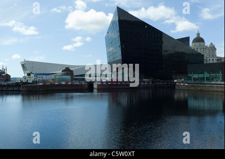 L'île de Mann immeuble Museum de Liverpool et Les Trois Grâces de l'Albert Dock Liverpool Angleterre Banque D'Images