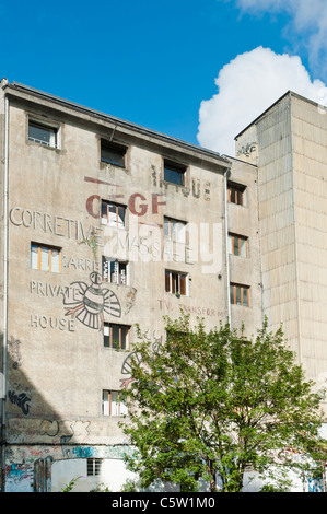 Les frigos, un entrepôt industriel re-converti en un site de production dans le quartier moderne de Paris Rive Gauche. Banque D'Images