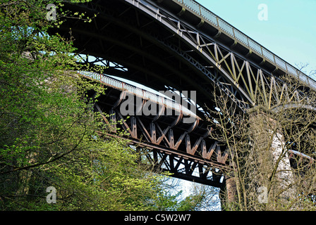 Viaduc de chemin de fer désaffectée à Millers Dale Derbyshire, Angleterre Banque D'Images