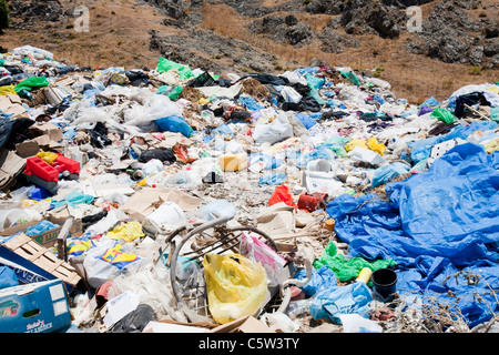 Un site d'enfouissement à Eresos, Lesbos, Grèce. Comme beaucoup d'îles, de détritus est un problème avec pas de recyclage en place. Banque D'Images