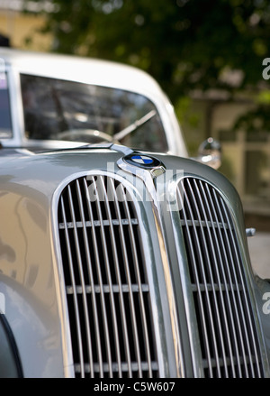 Salzkammergut, Mondsee, Close up of oldtimer BMW sportcoupe Banque D'Images