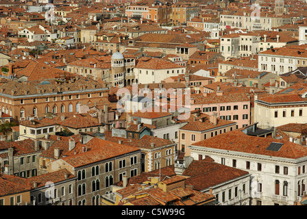 Vue sur les toits de Venise du Campanile Saint Mark's Square Banque D'Images