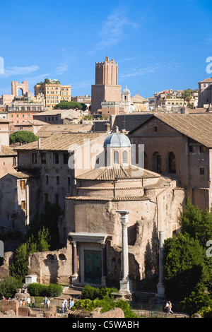 L'Italie, Rome, Forum Romain, temple de Romulus Banque D'Images