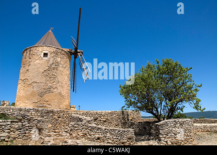 France, Provence, Saint Saturnin les Apt, Moulin Banque D'Images