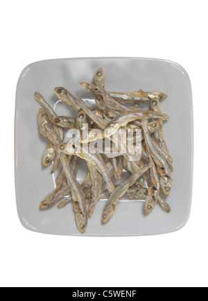 Anchois séchés sur plaque, elevated view Banque D'Images