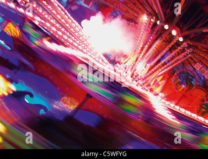 Allemagne, Vue de nuit au carrousel rotatif Banque D'Images