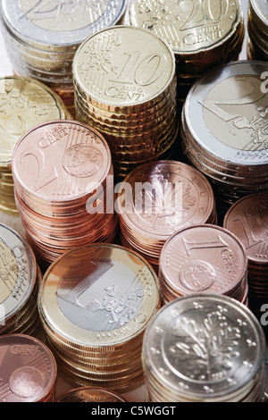 Pile de pièces en euros et 100, Close up Banque D'Images