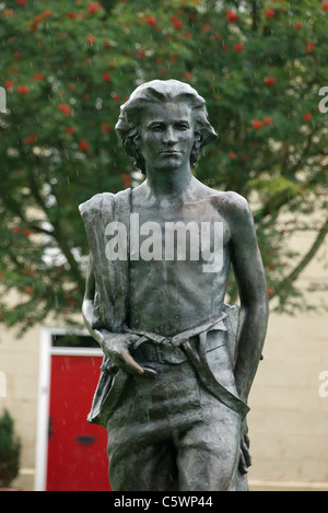Statue du célèbre Mariner le capitaine James Cook en jeune homme à grande Ayton Yorkshire du Nord où il est allé à l'école Banque D'Images