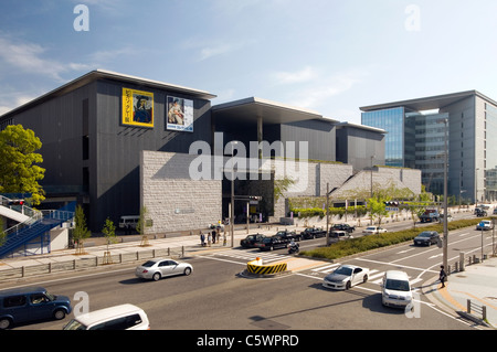 Street view of the Hyogo Prefectural Museum of Art, Kobe Japon Banque D'Images