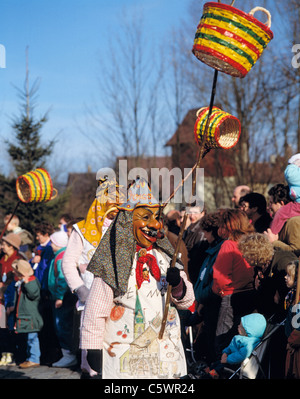 Swabian-Alemannic Fastnacht, masques carnaval, Doraus Doraus guild, des crieurs publics de D-Saulgau, en Haute Souabe, Bade-Wurtemberg au cours d'une procession de carnaval dans D-Wangen, Baden-Wuerttemberg, Allgaeu Banque D'Images