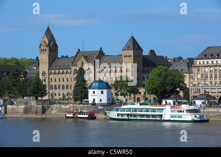 Rheinuferpromenade à Coblence, ehemaliges Preussisches Regierungsgebaeude, Bundesamt für Wehrtechnik und Beschaffung, Oberlandesgericht und Anwaltsge Banque D'Images