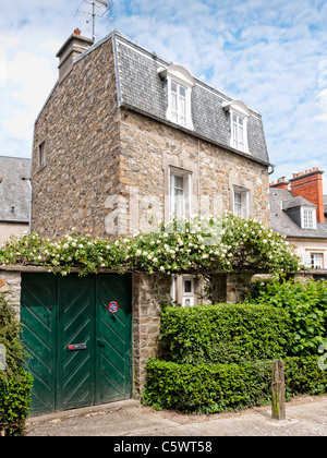 French house dans le centre de Coutances Normandie France Banque D'Images