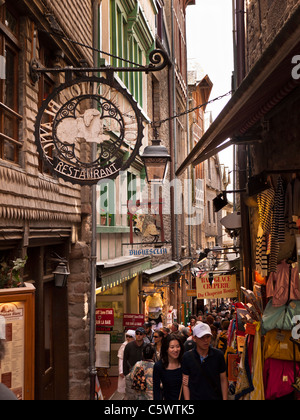 Rue sur Le Mont-St-Michel France Banque D'Images