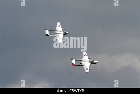 2 JETS DE HAVILLAND VAMPIRE RNOAF VOL HISTORIQUE 02 Juillet 2011 Banque D'Images