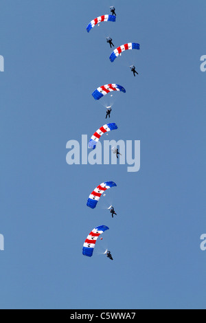 L'ÉQUIPE DE DÉMONSTRATION DE PARACHUTISME FALCONS RAF 03 Juillet 2011 Banque D'Images