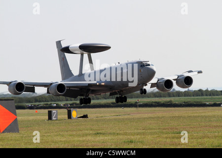 BOEING E-3D Sentry AEW.1 JET LANDING ROYAL AIR FORCE 03 Juillet 2011 Banque D'Images