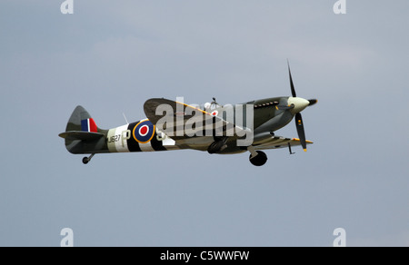 SUPERMARINE SPITFIRE T9 MJ627 AVIATION BAYLISS FORMATEUR 03 Juillet 2011 Banque D'Images