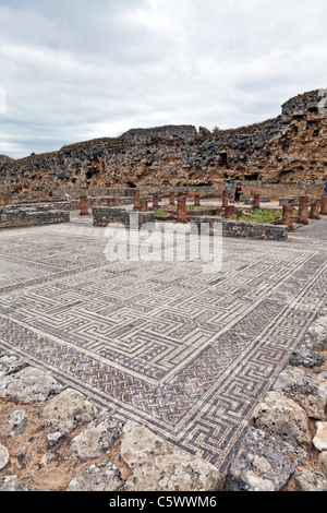 Maison de la swastika Villa mosaïques et mur de défense à Conimbriga, le mieux conservé des ruines de la ville romaine au Portugal. Banque D'Images
