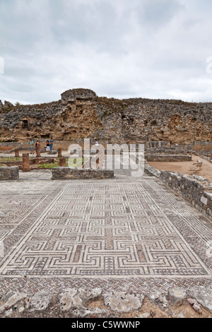 Maison de la swastika Villa mosaïques et mur de défense à Conimbriga, le mieux conservé des ruines de la ville romaine au Portugal. Banque D'Images