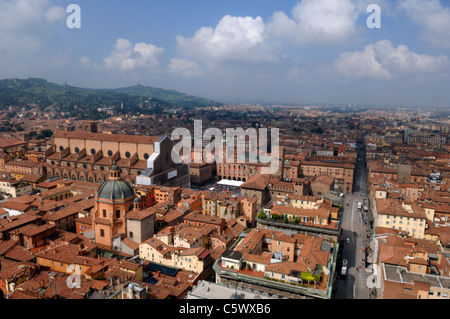 La vue panoramique à partir de Torre degli Asinelli de Bologna City. Banque D'Images