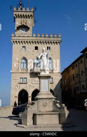 Le Palazzo Pubblico sur la Piazza della Liberta à San Marino Banque D'Images