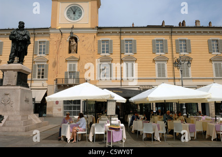 Palazzo del Governatore sur la Piazza Garibaldi à Parma Banque D'Images