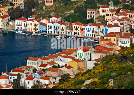 Vue partielle sur le village pittoresque de Kastellorizo (ou "eghisti') island, îles du Dodécanèse, Grèce Banque D'Images