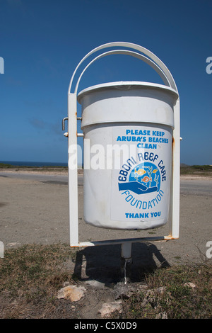 Eboni reef care foundation annonce sur corbeille par le phare California sur manchebo beach, Aruba, Antilles néerlandaises Banque D'Images