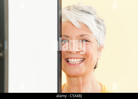 Senior woman smiling, portrait, close-up Banque D'Images