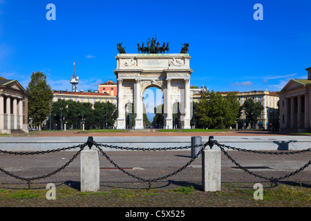 Vue avant de l'arche de la paix dans le parc Sempione Banque D'Images