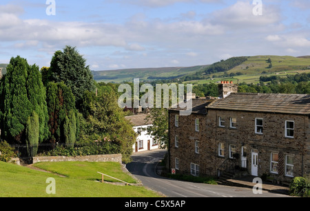 Le côté sud de Reeth Village Green, Swaledale, Yorkshire, Angleterre Banque D'Images