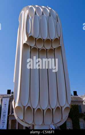 Le Jaguar sculpture à Goodwood Festival of Speed 2011 - C'est 50 ans de la Jaguar Type E en face de Goodwood House Banque D'Images