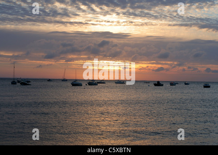 Coucher du soleil à la plage Les Sableaux (Noirmoutier, Vendée, Pays de la Loire, France). Banque D'Images