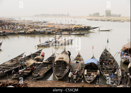 Afrique Mali bateaux au fleuve Niger à Mopti Banque D'Images