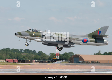 Hawker Hunter ZZ190 de Hawker Hunter Aviation Ltd atterrit à RAF Fairford pour affichage à l'Royal International Air Tattoo 2011 Banque D'Images