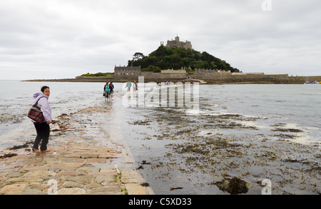 Causeway inondations à St Michaels Mount, Cornwall Banque D'Images